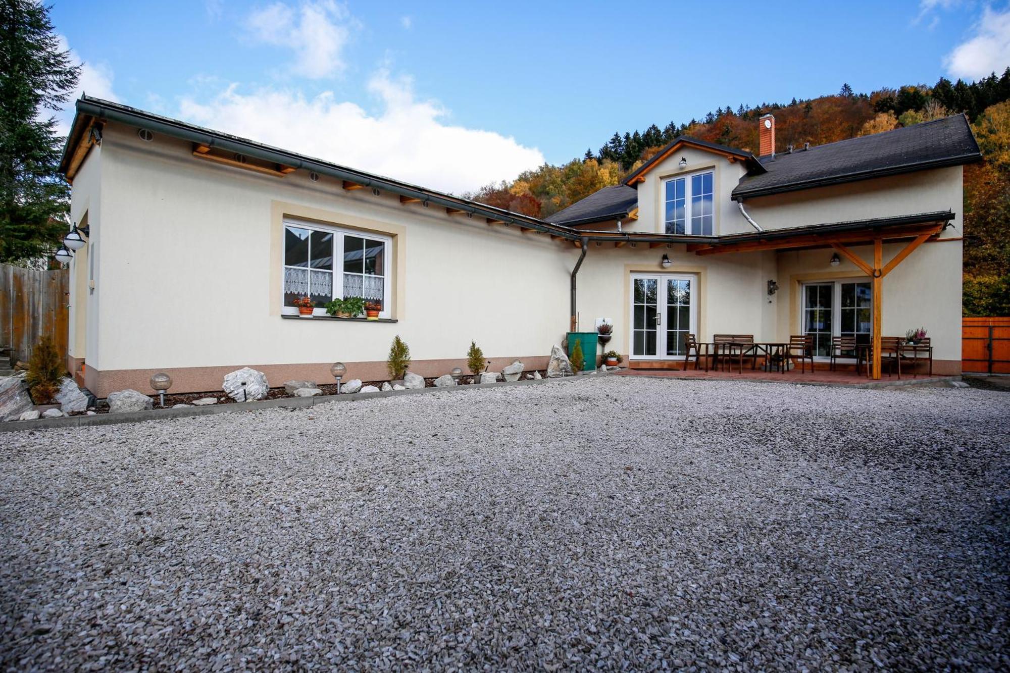 Vila Lumina Svoboda nad Upou Luaran gambar